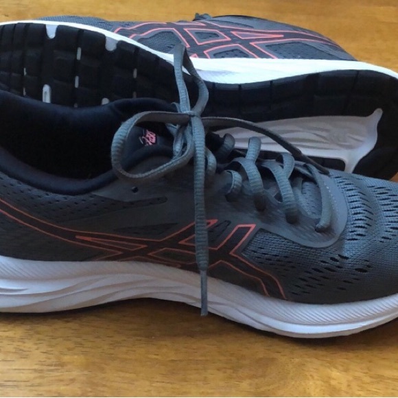 ASICS Tennis Shoes - Picture 4 of 4